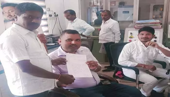 హైదరాబాద్ నుంచి రాయచూర్ కి రైళ్లను తిప్పాలి : రుద్ర సముద్రం రామలింగం హైదరాబాద్ నుంచి రాయచూర్ కి రైళ్లను తిప్పాలి : రుద్ర సముద్రం రామలింగం