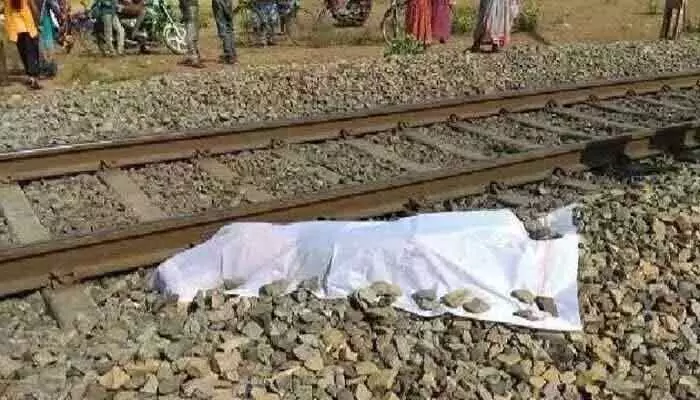 రైలు నుంచి పడి యువకుడి మృతి రైలు నుంచి పడి యువకుడి మృతి