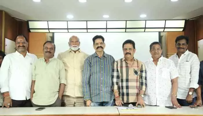 పైరసీకి చెక్..తెలంగాణ సర్కార్ కు తెలుగు చిత్ర పరిశ్రమ ధన్యవాదాలు పైరసీకి చెక్..తెలంగాణ సర్కార్ కు తెలుగు చిత్ర పరిశ్రమ ధన్యవాదాలు