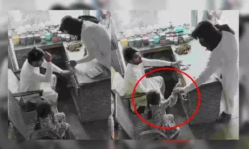 లాలీపాప్ తో దొంగ మనసు మార్చిన చిన్నారి