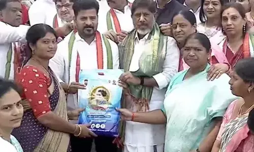 CM Revanth Reddy: రెండు విడతల్లో ఇందిరమ్మ చీరల పంపిణీ: సీఎం రేవంత్‌ రెడ్డి