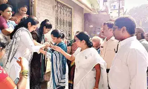 పుష్పవతి అయిన కూతురు.. రెండేళ్లుగా చీకటి గదిలో బంధించిన తల్లి.. చివరికి..