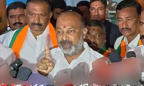 Bandi Sanjay: నక్సలైట్లు అడవుల్లో చస్తుంటే అర్బన్ నక్సల్స్ పదవులు అనుభవిస్తున్నారు: బండి సంజయ్