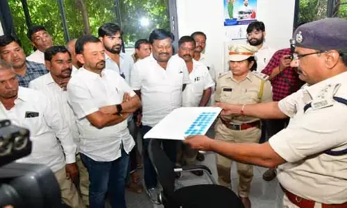 ధ‌ర్మాపూర్ వైన్ షాపు ఎవ‌రికీ ద‌క్కిందో తెలిస్తే ఆశ్చ‌ర్య‌పోవాల్సిందే..!