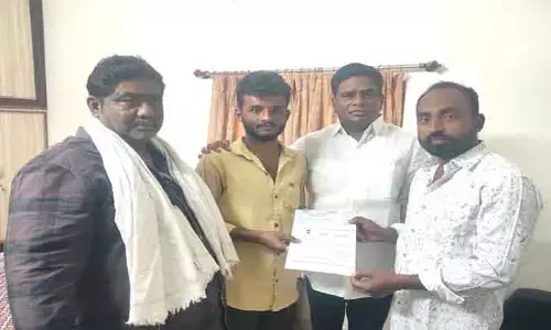 సీఎం స‌హాయనిధి ద్వారా పేద ప్ర‌జ‌ల‌కు మేలు :  ఎమ్మెల్సీ దండే విఠల్