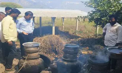 మార్ల‌పాడు తండాలో నాటు సారా త‌యారీ..!