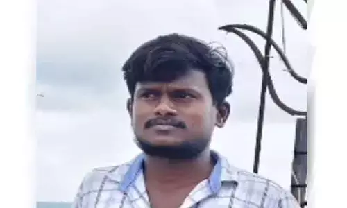 రోడ్డు ప్రమాదంలో యువకుడు మృతి