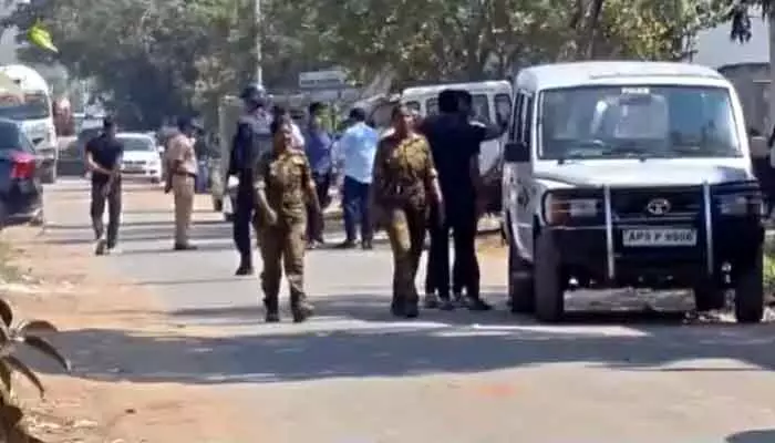 Vijayawada: నలుగురు మావోయిస్టులకు రిమాండ్.. జైలుకు తరలింపు Vijayawada: నలుగురు మావోయిస్టులకు రిమాండ్.. జైలుకు తరలింపు