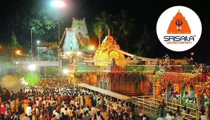 శ్రీశైల మల్లన్న భక్తులకు తీపి కబురు.. ట్రస్ట్ బోర్డు సంచలన నిర్ణయాలు శ్రీశైల మల్లన్న భక్తులకు తీపి కబురు.. ట్రస్ట్ బోర్డు సంచలన నిర్ణయాలు