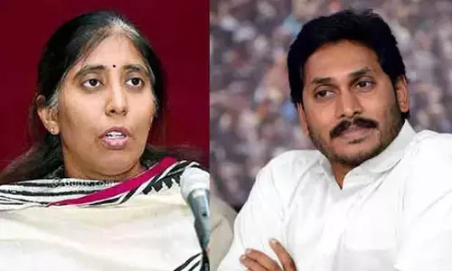 Nampally:  కోర్టు వద్ద జగన్, సునీత ఎడమొహం.. పెడమొహం