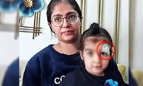 డాక్టర్ అతి తెలివి.. ఫెవిక్విక్ తో ట్రీట్మెంట్