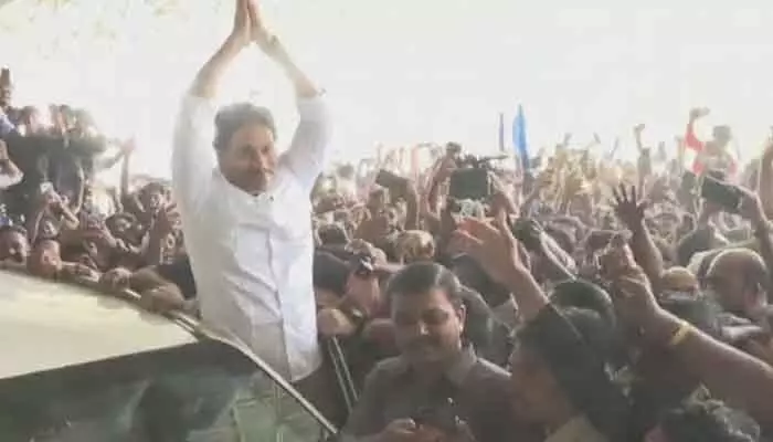అక్రమాస్తుల కేసు.. CBI కోర్టులో విచారణకు హాజరైన మాజీ సీఎం జగన్ అక్రమాస్తుల కేసు.. CBI కోర్టులో విచారణకు హాజరైన మాజీ సీఎం జగన్