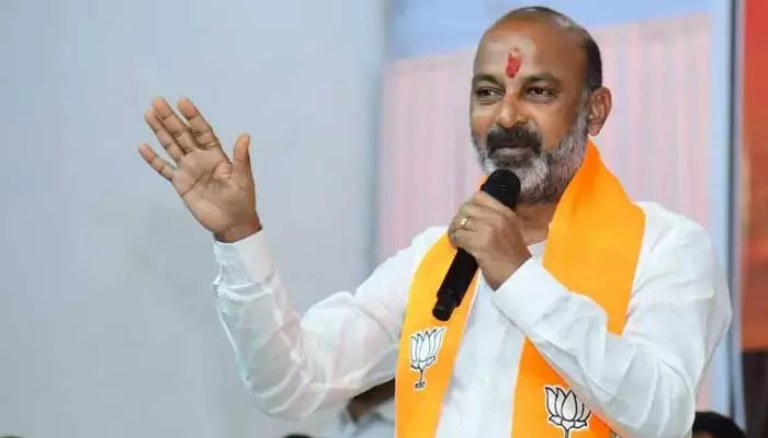 బండి సంజయ్కి బిగ్ రిలీఫ్.. ఆ కేసును కొట్టేసిన హైకోర్టు బండి సంజయ్కి బిగ్ రిలీఫ్.. ఆ కేసును కొట్టేసిన హైకోర్టు