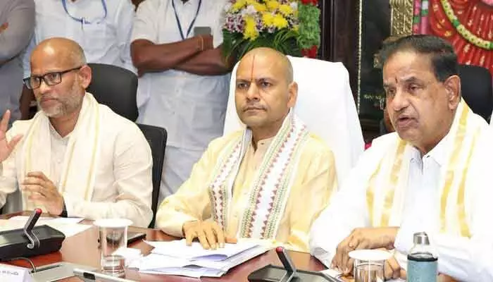 టోకెన్లు లేకున్నా శ్రీవారి సర్వదర్శనం.. TTD సంచలన నిర్ణయం టోకెన్లు లేకున్నా శ్రీవారి సర్వదర్శనం.. TTD సంచలన నిర్ణయం