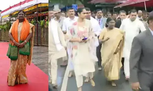 తిరుమలలో ఊహించని ఘటన.. భక్తులకు రాష్ట్రపతి ముర్ము చాక్లెట్స్ పంపిణీ