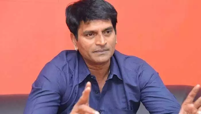 తెలుగు హీరోలు ప్రీ-రిలీజ్ ఈవెంట్లతో జనాలను విసిగిస్తున్నారు.. దుమారం రేపుతున్న నటుడి కామెంట్స్ తెలుగు హీరోలు ప్రీ-రిలీజ్ ఈవెంట్లతో జనాలను విసిగిస్తున్నారు.. దుమారం రేపుతున్న నటుడి కామెంట్స్