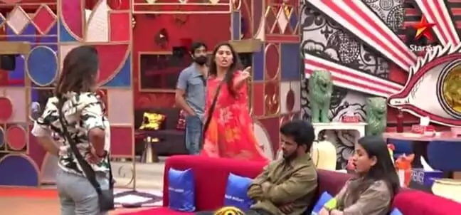తనూజకు ఇచ్చి పడేసిన దివ్య.. సోషల్ మీడియా మొత్తం అదే టాపిక్..(వీడియో) తనూజకు ఇచ్చి పడేసిన దివ్య.. సోషల్ మీడియా మొత్తం అదే టాపిక్..(వీడియో)