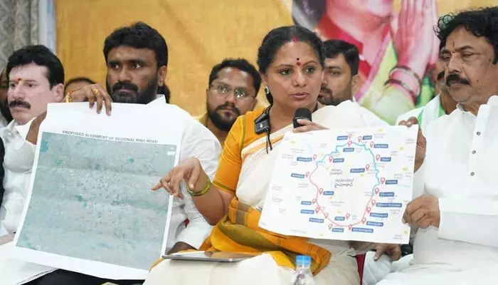 ట్రిపుల్ ఆర్ భూసేకరణలో అక్రమాలు.. రీ సర్వే చేయాల్సిందే.. కవిత సంచలన వ్యాఖ్యలు ట్రిపుల్ ఆర్ భూసేకరణలో అక్రమాలు.. రీ సర్వే చేయాల్సిందే.. కవిత సంచలన వ్యాఖ్యలు