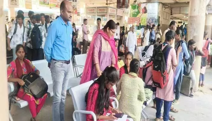 బాలికల భద్రత పోలీస్ శాఖ బాధ్యత : ఎస్పీ జానకి బాలికల భద్రత పోలీస్ శాఖ బాధ్యత : ఎస్పీ జానకి