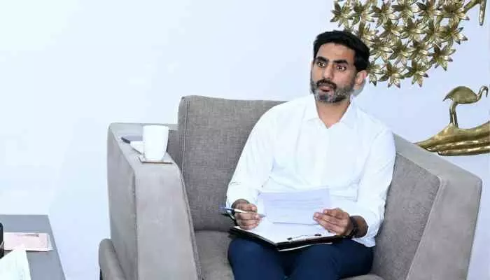 స్కూల్లో మంత్రి ఆకస్మిక తనిఖీ.. హెడ్ మాస్టర్ సస్పెండ్ స్కూల్లో మంత్రి ఆకస్మిక తనిఖీ.. హెడ్ మాస్టర్ సస్పెండ్