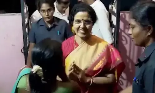 అభిమాని ఇంటికి నారా భువనేశ్వరి