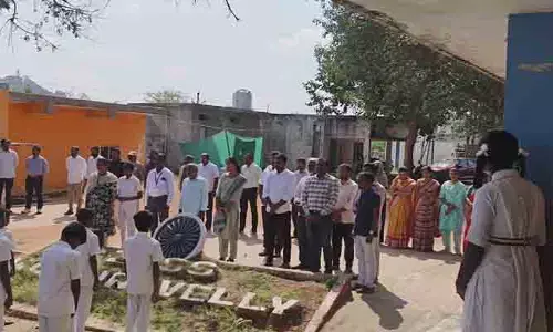 కొముర‌వెల్లిలో వందేమాత‌రం గీతాలాప‌న