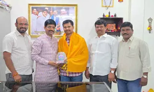 అసిస్టెంట్ మోటార్ వెహికల్ ఇన్ స్పెక్ట‌ర్ కి సన్మానం