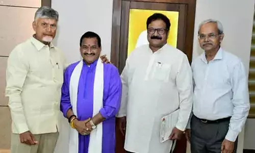 సతీ సమేతంగా రండి.. సీఎం చంద్రబాబుకు గజల్ శ్రీనివాస్ ఆహ్వానం