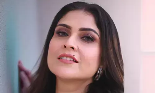 Madhumita Gupta : టెంప్టింగ్ లుక్స్‌తో హీట్ పెంచుతున్న బ్యూటీ
