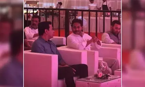 ప్రైవేట్ ఫంక్షన్‌లో వైఎస్ జగన్, కేటీఆర్.. ఫొటోస్ వైరల్