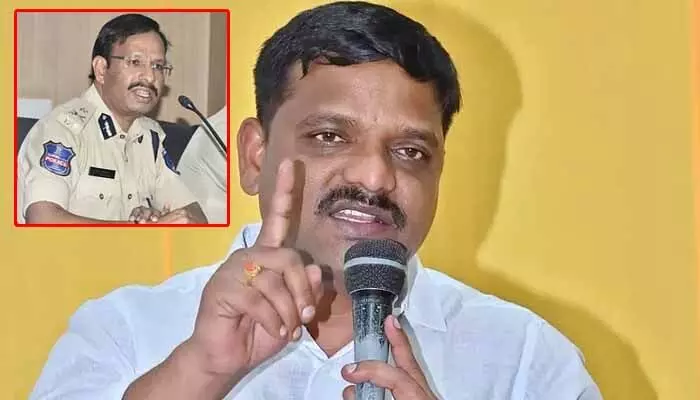 ఐబొమ్మ రవి దమ్మున్నోడు.. మీకు దమ్ముంటే సైబర్ నేరాలు ఆపండి: సజ్జనార్కు తీన్మార్ మల్లన్న సవాల్ ఐబొమ్మ రవి దమ్మున్నోడు.. మీకు దమ్ముంటే సైబర్ నేరాలు ఆపండి: సజ్జనార్కు తీన్మార్ మల్లన్న సవాల్