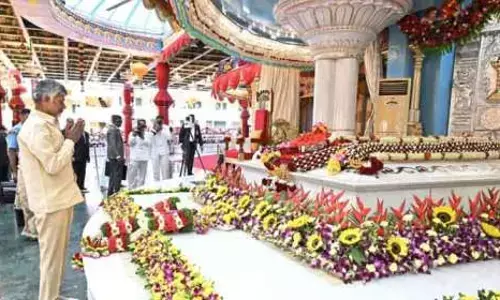 మన ముందు నడయాడిన దైవం సత్యసాయిబాబా : సీఎం