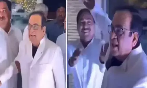 మాజీ మంత్రి ఎర్రబెల్లికి ఫోటో నిరాకరించిన బ్రహ్మానందం! (వీడియో)