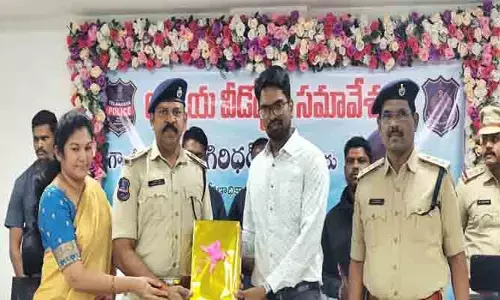 మానవీయ సంబంధాలు కలిగిన వ్యక్తి గా గుర్తుంటారు :   కలెక్టర్ ఆదర్శ్ సురభి