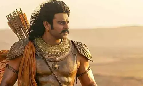 ప్రభాస్ ఫొటో జేబులో పెట్టుకుని తిరుగుతున్న ద‌ర్శ‌కుడు