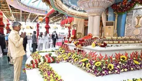 మన ముందు నడయాడిన దైవం సత్యసాయిబాబా : సీఎం మన ముందు నడయాడిన దైవం సత్యసాయిబాబా : సీఎం