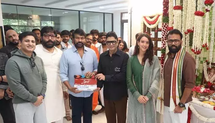 మెగాస్టార్ చేతుల మీదుగా ప్రారంభమైన ‘స్పిరిట్’ సినిమా.. ఫుల్ ఖుషీలో ప్రభాస్ అభిమానులు మెగాస్టార్ చేతుల మీదుగా ప్రారంభమైన ‘స్పిరిట్’ సినిమా.. ఫుల్ ఖుషీలో ప్రభాస్ అభిమానులు