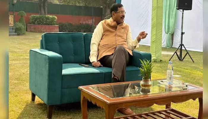 Crimilayer: ఎస్సీ, ఎస్టీలకు రిజర్వేషన్లలో క్రిమీలేయర్ అమలుపై సీజేఐ మరోసారి కీలక వ్యాఖ్యలు Crimilayer: ఎస్సీ, ఎస్టీలకు రిజర్వేషన్లలో క్రిమీలేయర్ అమలుపై సీజేఐ మరోసారి కీలక వ్యాఖ్యలు