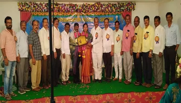 పీఆర్సీ ఫైల్ పై సీఎం తక్షణమే ప్రకటన చేయాలి : ఎస్టీయూ టీఎస్ రాష్ట్ర అధ్యక్షుడు సదానందం గౌడ్ పీఆర్సీ ఫైల్ పై సీఎం తక్షణమే ప్రకటన చేయాలి : ఎస్టీయూ టీఎస్ రాష్ట్ర అధ్యక్షుడు సదానందం గౌడ్