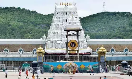 తిరుమలలో కొనసాగుతున్న భక్తుల రద్దీ.. శ్రీవారి దర్శనానికి 12 గంటల సమయం