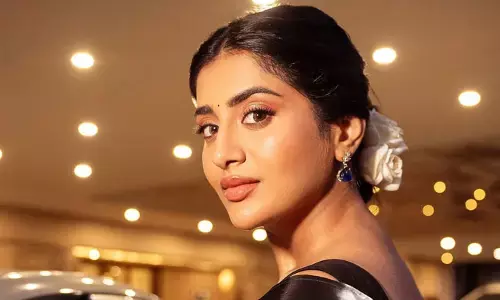 Rashi Singh looks cool in saree