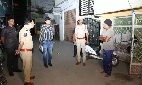 CP Sajjanar: అర్ధరాత్రి రౌడీ షీటర్ల ఇళ్లకు సజ్జనార్.. స్వయంగా పెట్రోలింగ్ చేసిన సీపీ