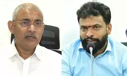 మీరొచ్చాకే సమస్యలు: కులం పంచాయితీపై మాజీ మంత్రి స్ట్రాంగ్ కౌంటర్