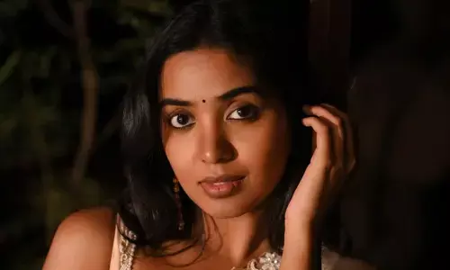 Shivathmika Rajashekar looks hot in saree