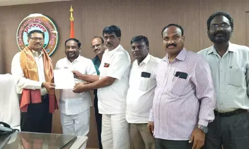 మహిళల ఉచిత ప్రయాణానికి డిజిటల్ కార్డులు ప్రవేశపెట్టండి: ఆర్టీసీ ఎండీకి యూనియన్ వినతి