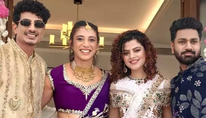 సోషల్ మీడియాలో పెళ్లి ఫొటోలు డిలీట్ చేసిన స్మృతి.. ఏం జరిగింది? సోషల్ మీడియాలో పెళ్లి ఫొటోలు డిలీట్ చేసిన స్మృతి.. ఏం జరిగింది?