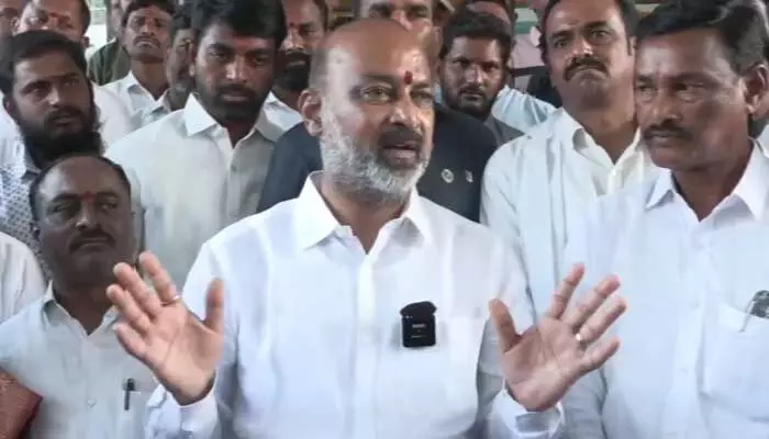 Bandi Sanjay: పేదలు చావాల్సిందేనా?: బండి సంజయ్ Bandi Sanjay: పేదలు చావాల్సిందేనా?: బండి సంజయ్