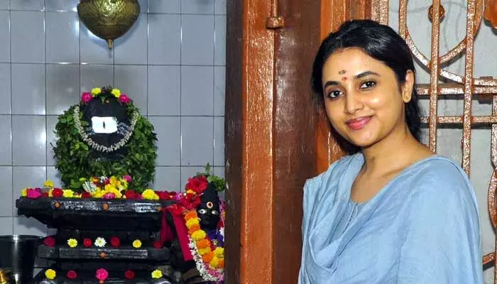 తణుకులో పవన్ కల్యాణ్ ‘OG’ హీరోయిన్ సందడి తణుకులో పవన్ కల్యాణ్ ‘OG’ హీరోయిన్ సందడి