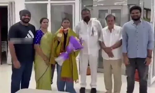 మంత్రి వాకిటి శ్రీహరిని కలిసిన నిఖత్ జరీన్.. ఆత్మీయ సన్మానం
