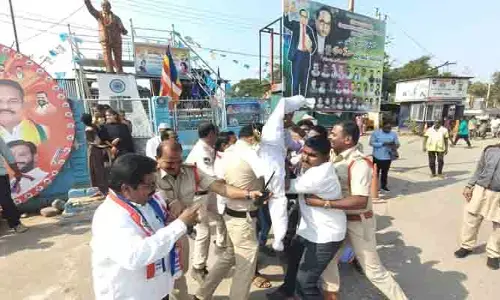 బీసీ రిజర్వేషన్లు ఇచ్చిన త‌రువాత‌నే ఎన్నిక‌ల‌కు వెళ్లాలి : బీసీ జేఏసీ చైర్మన్ రమేష్